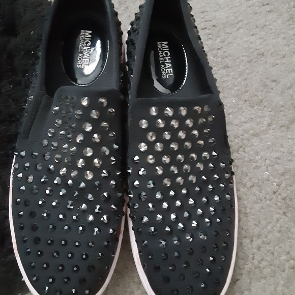 Shoes - Picture 2 of 3